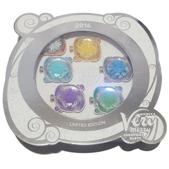 Mickey's Very Merry Christmas Party Limited Edition 2016 pin set - Picture 1 of 3